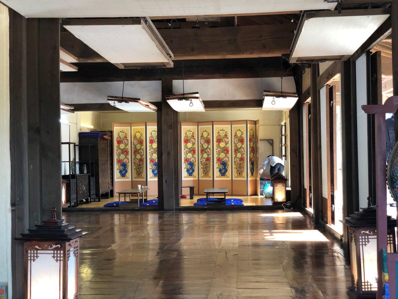 Place where time has frozen; Namsangol Hanok Village, the most beautiful site in Seoul